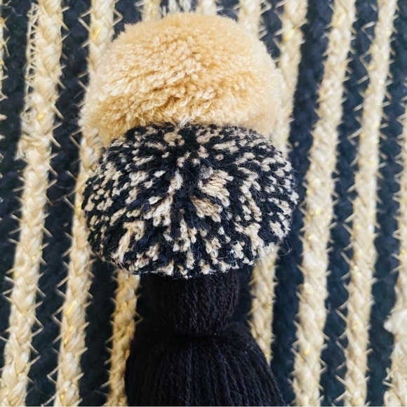 America & Beyond Shale Striped handwoven hand held purse - Picture 8 of 12